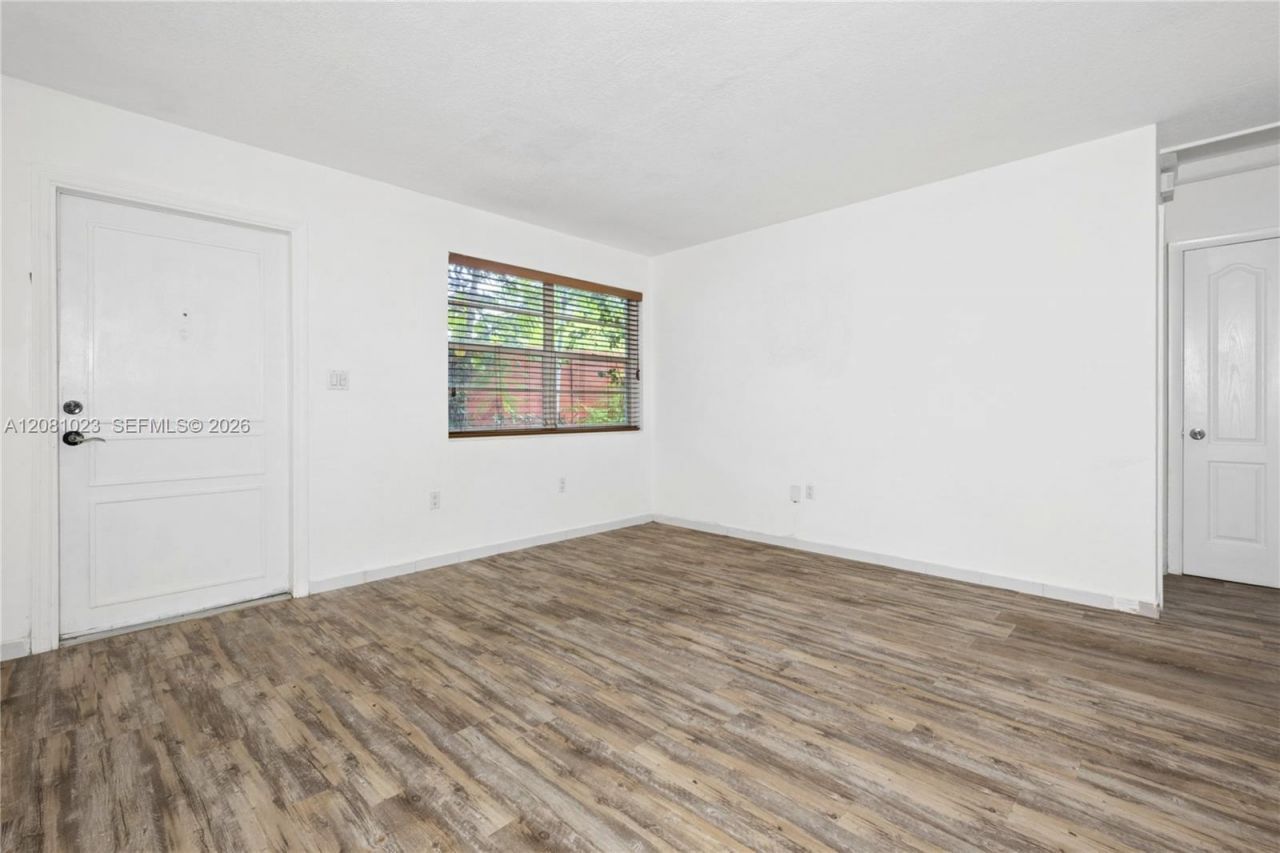 2928 Louise St, Unit 30, Miami, FL 33133 Photo