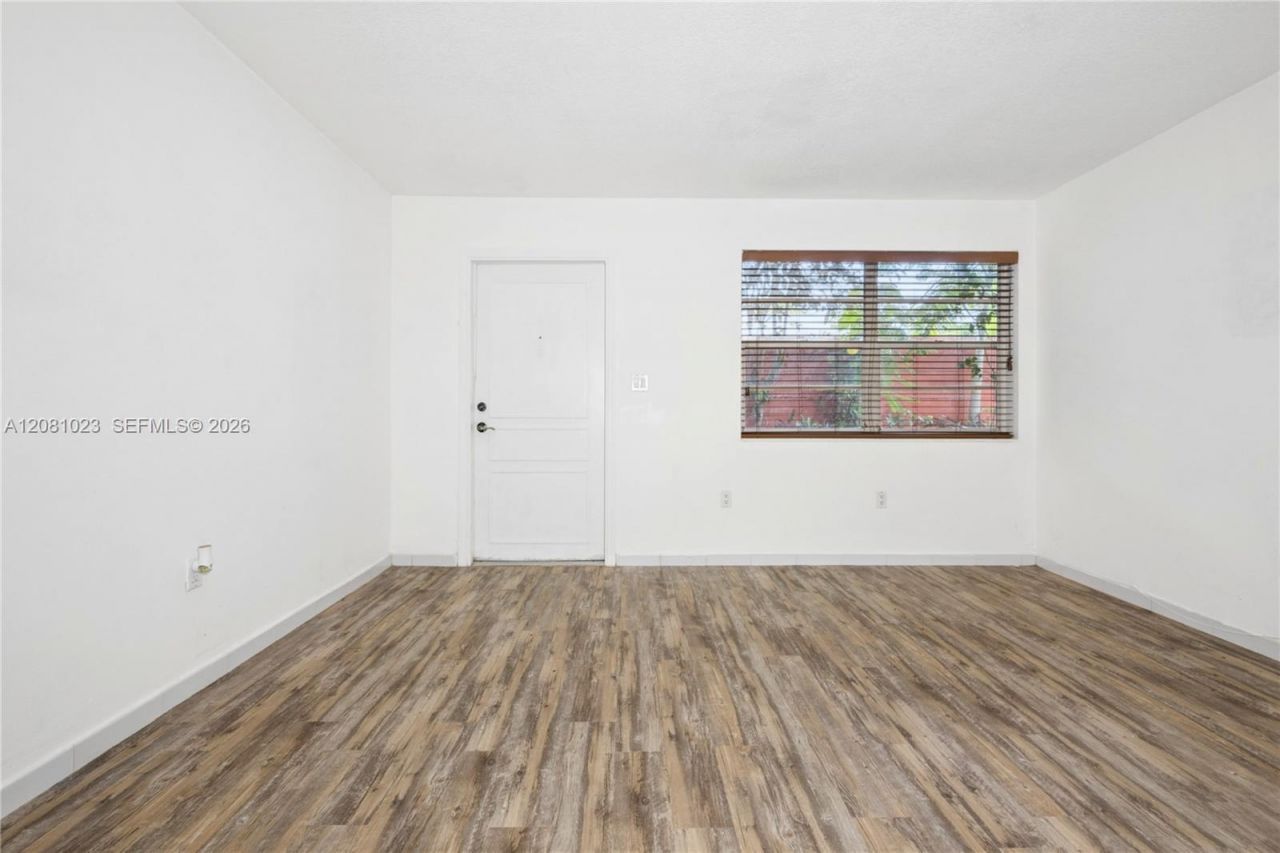2928 Louise St, Unit 30, Miami, FL 33133 Photo