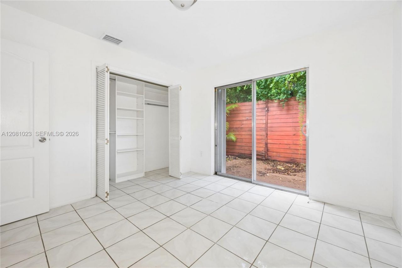 2928 Louise St, Unit 30, Miami, FL 33133 Photo
