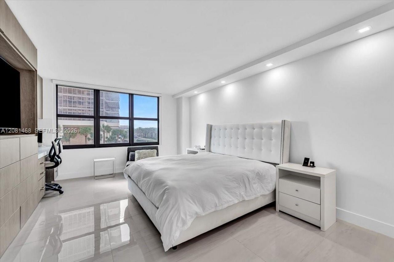 9801 Collins Ave , Unit 5U, Bal Harbour, FL 33154 Photo
