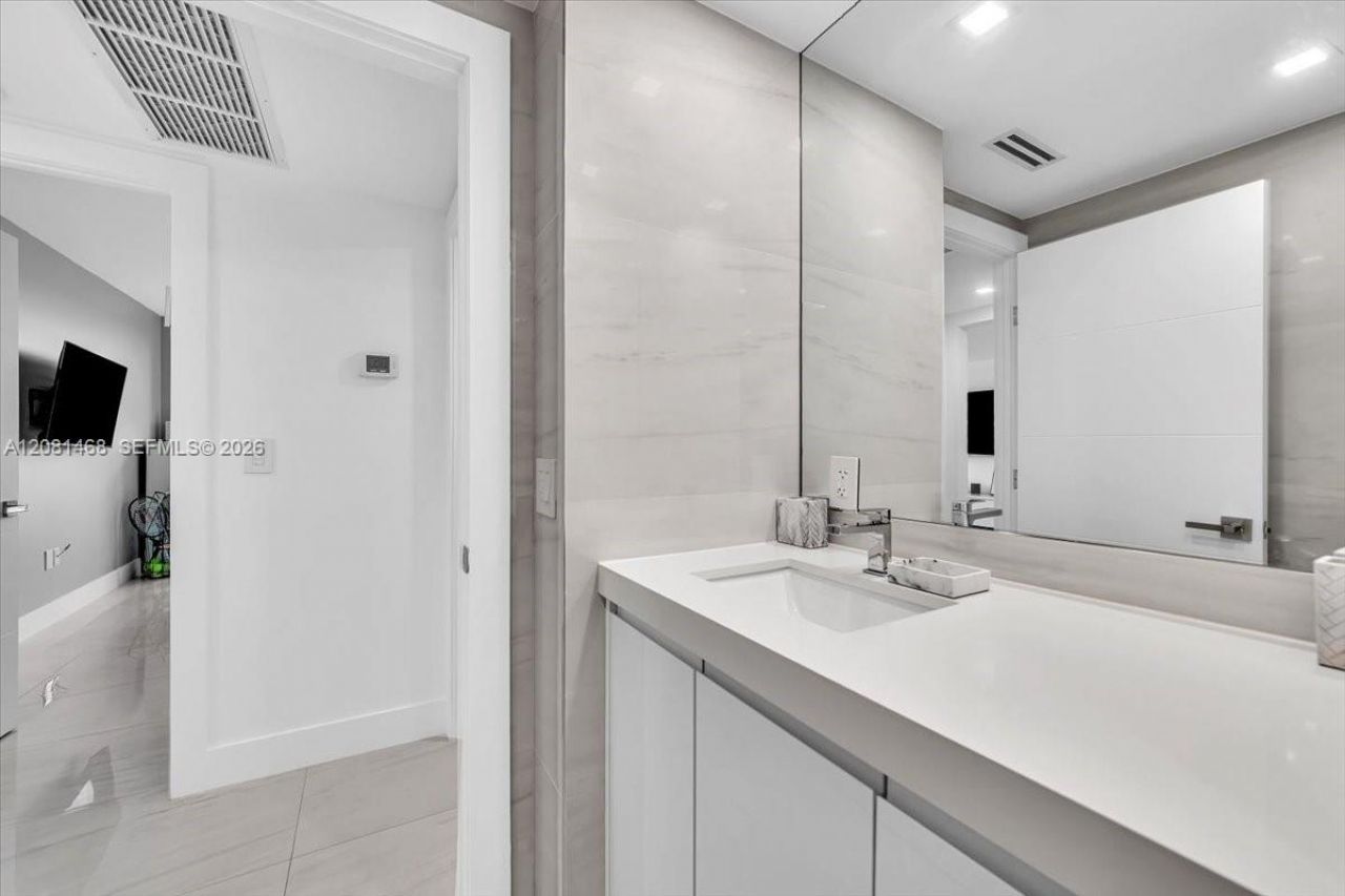 9801 Collins Ave , Unit 5U, Bal Harbour, FL 33154 Photo