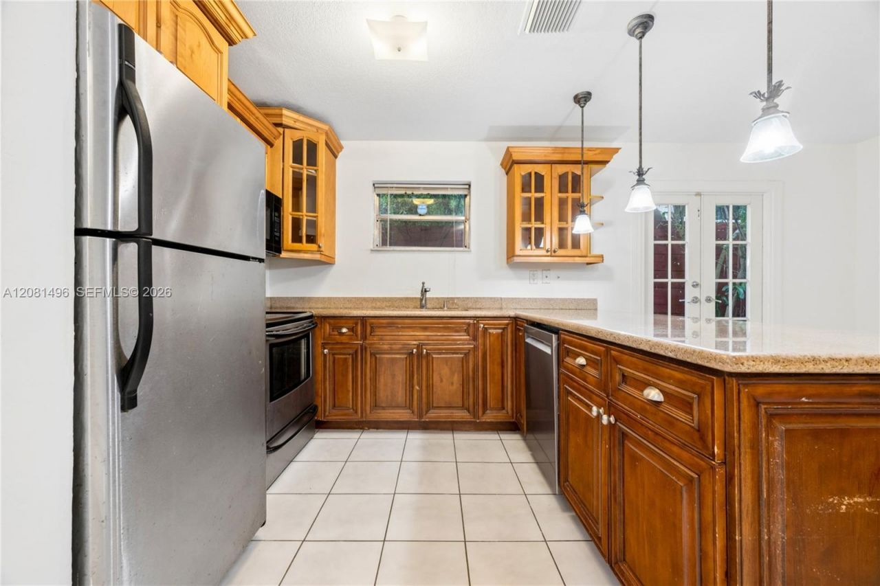 2928 Louise St, Unit B, Miami, FL 33133 Photo
