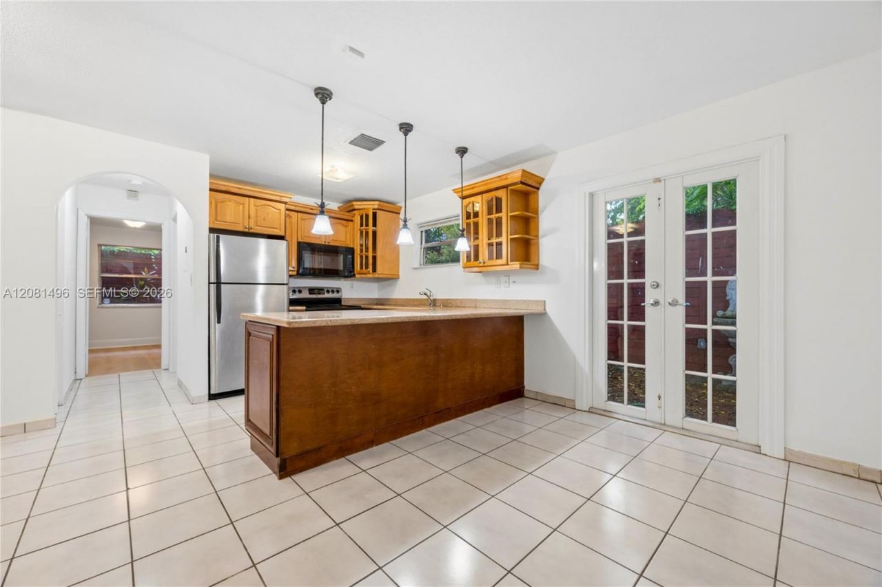 2928 Louise St, Unit B, Miami, FL 33133 Photo