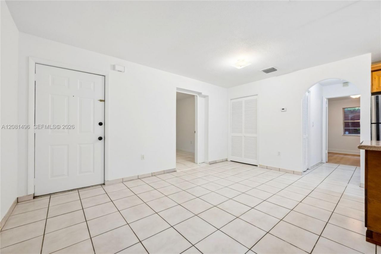 2928 Louise St, Unit B, Miami, FL 33133 Photo