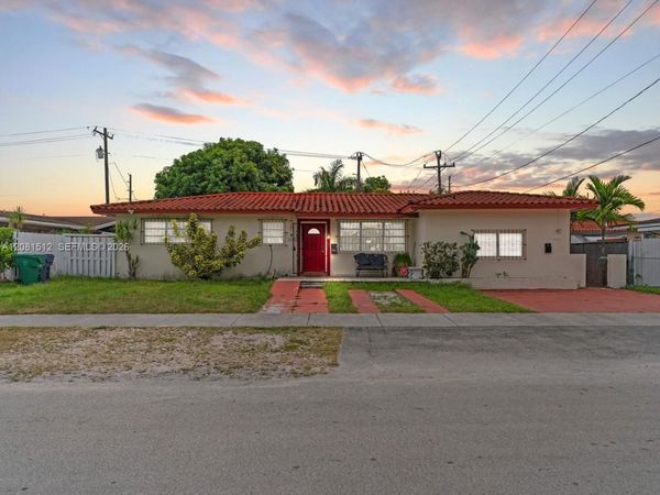 4850 NW 6th St , Miami, FL 33126