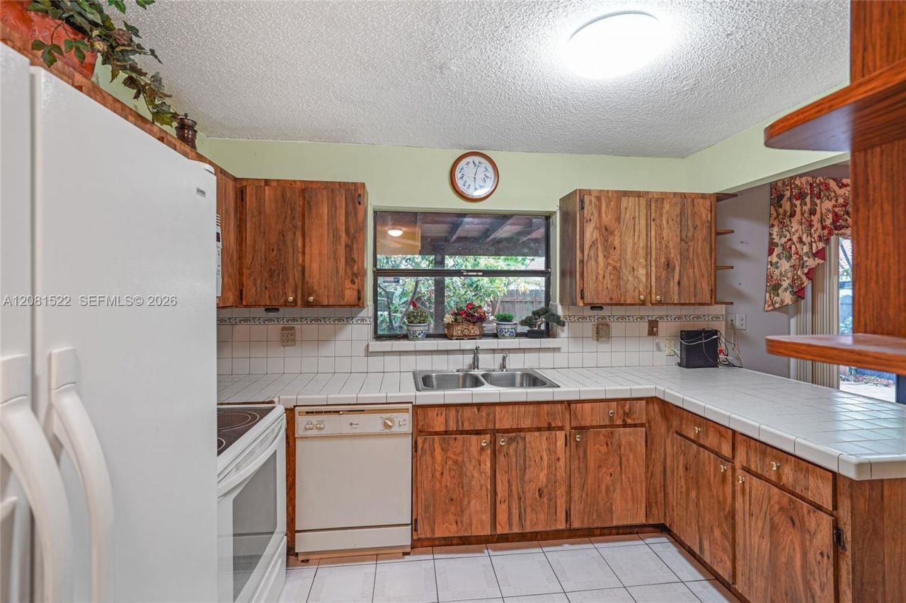 12611 SW 9th Ter, Unit B, Miami, FL 33184 Photo