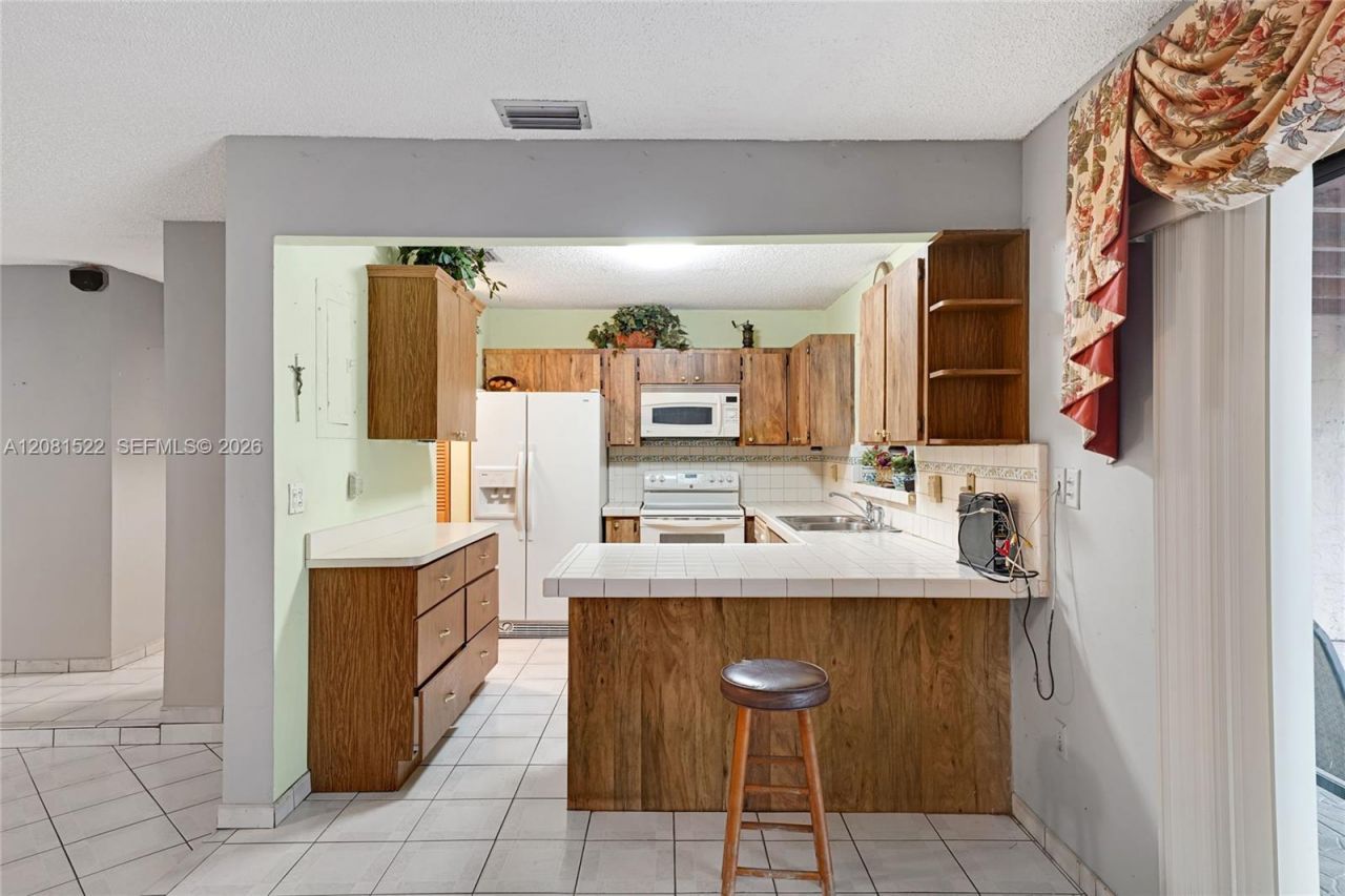 12611 SW 9th Ter, Unit B, Miami, FL 33184 Photo