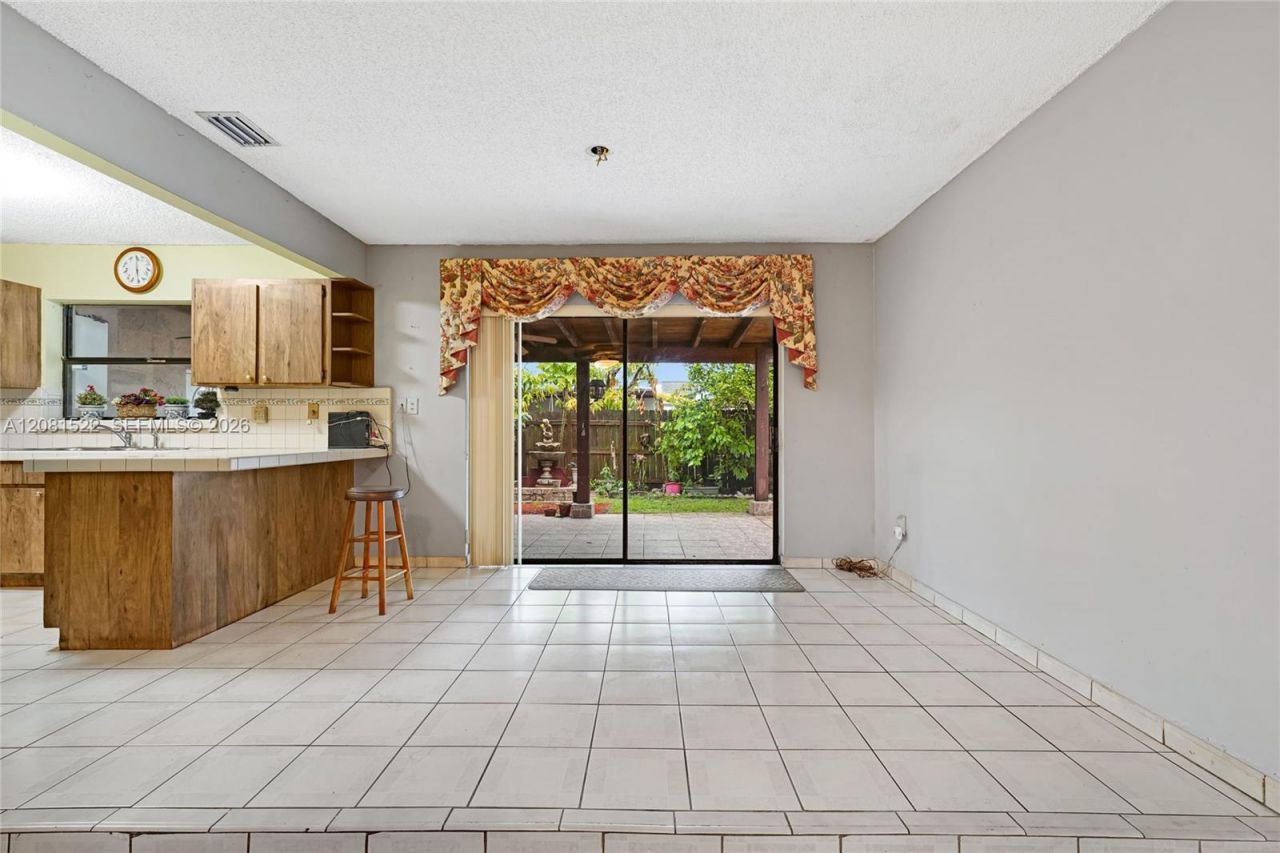 12611 SW 9th Ter, Unit B, Miami, FL 33184 Photo