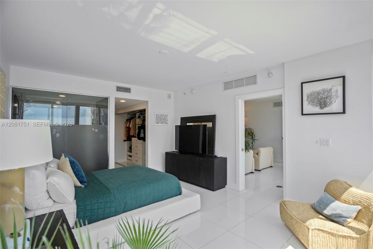 2155 Washington Ct, Unit 601, Miami Beach, FL 33139 Photo