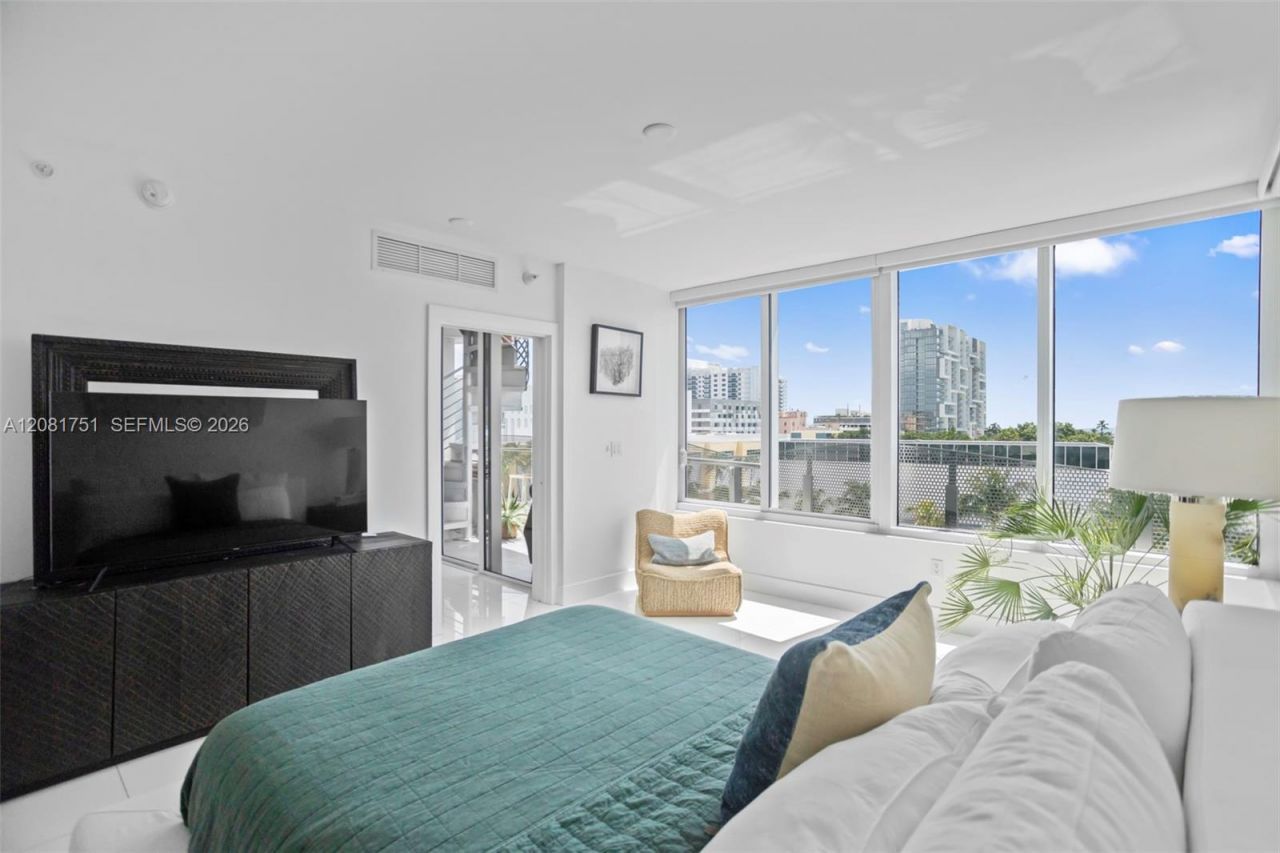 2155 Washington Ct, Unit 601, Miami Beach, FL 33139 Photo