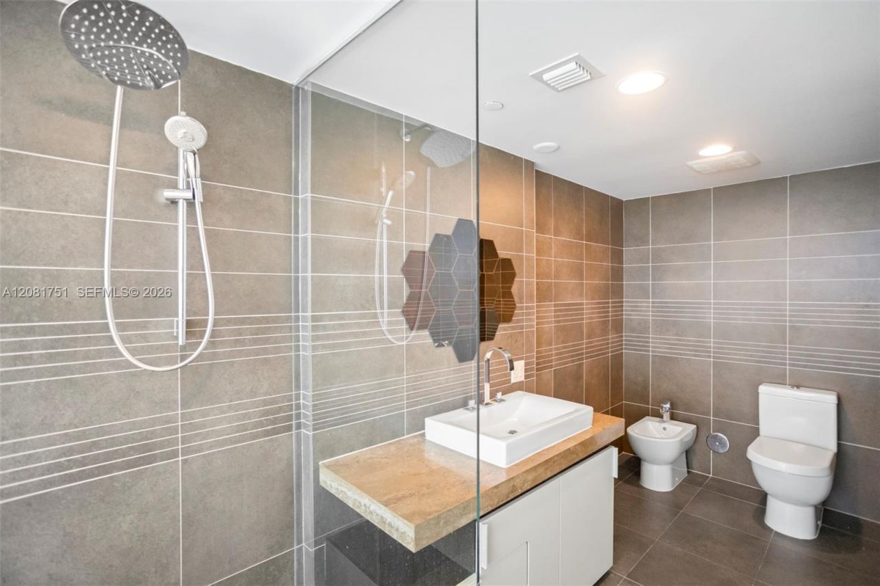 2155 Washington Ct, Unit 601, Miami Beach, FL 33139 Photo