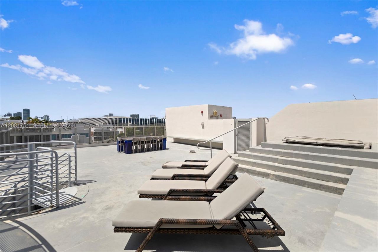 2155 Washington Ct, Unit 601, Miami Beach, FL 33139 Photo