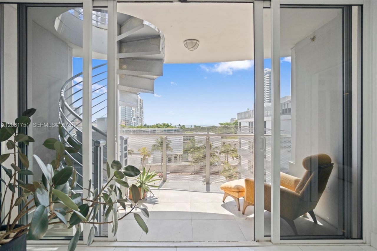 2155 Washington Ct, Unit 601, Miami Beach, FL 33139 Photo