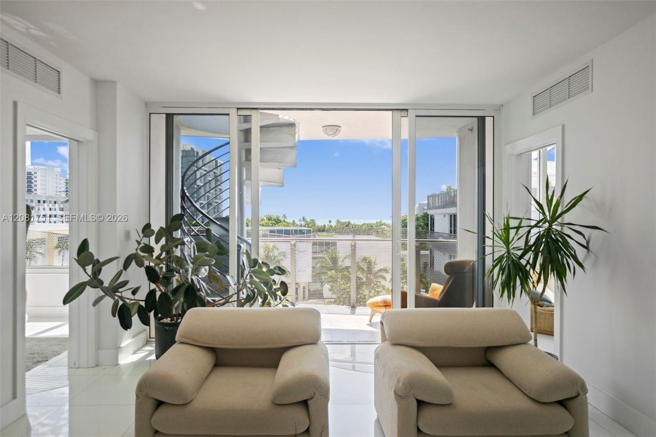 2155 Washington Ct, Unit 601, Miami Beach, FL 33139 Photo