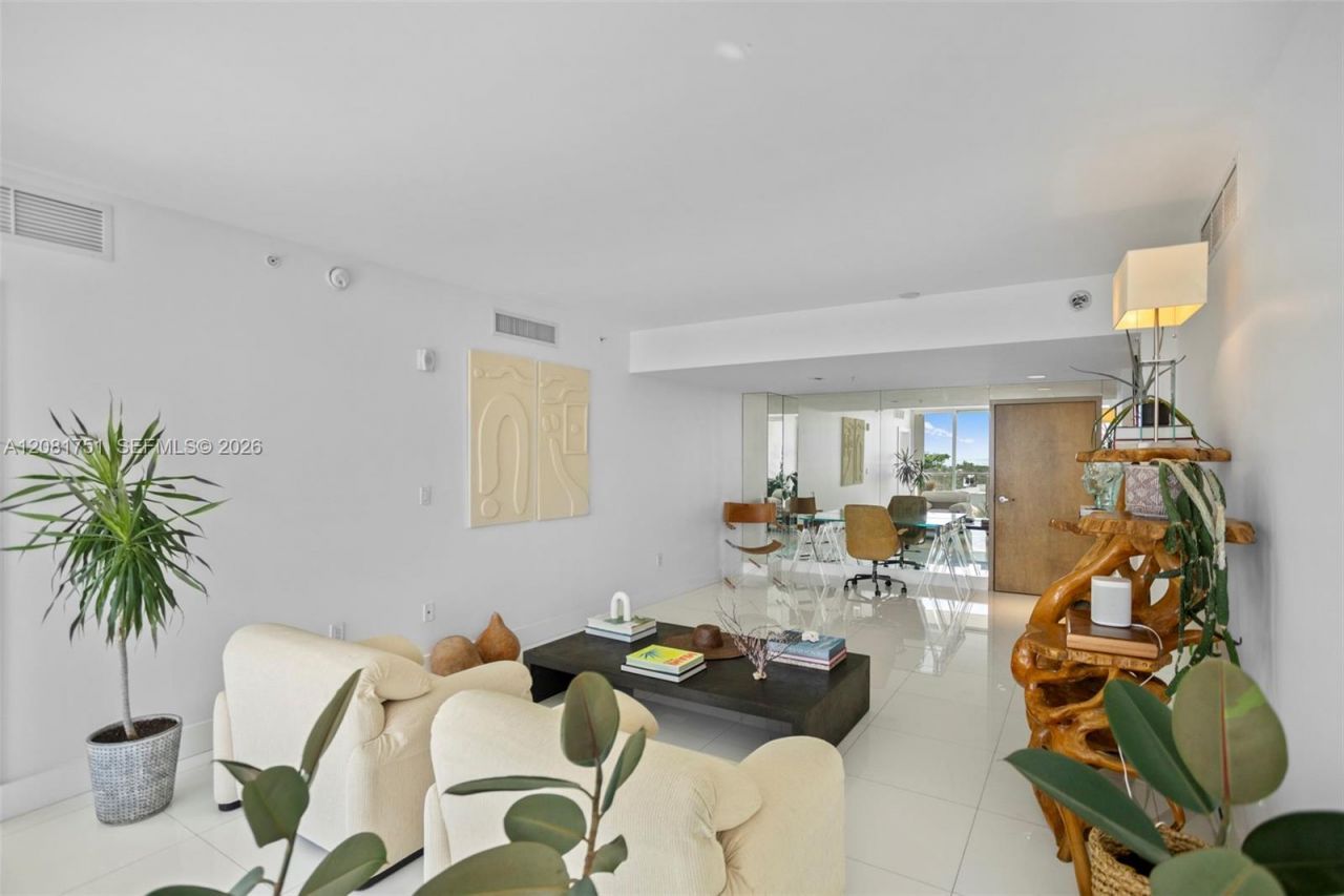 2155 Washington Ct, Unit 601, Miami Beach, FL 33139 Photo