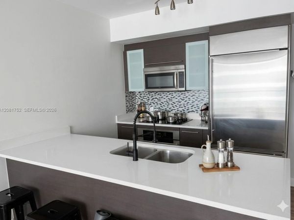 500 Brickell Ave , Unit 1806, Miami, FL 33131