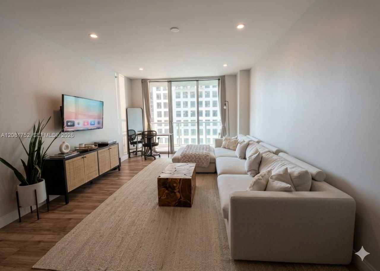 500 Brickell Ave , Unit 1806, Miami, FL 33131 Photo