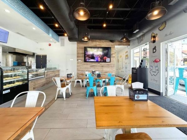 2915 E Las Olas Blvd , Fort Lauderdale, FL 33316