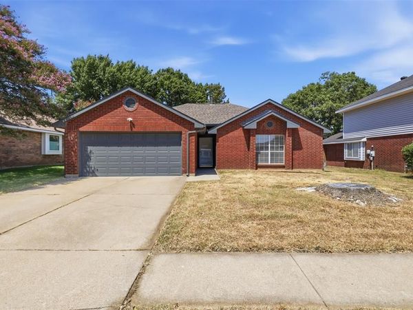 2866 White Oak Drive, Grand Prairie, TX 75052