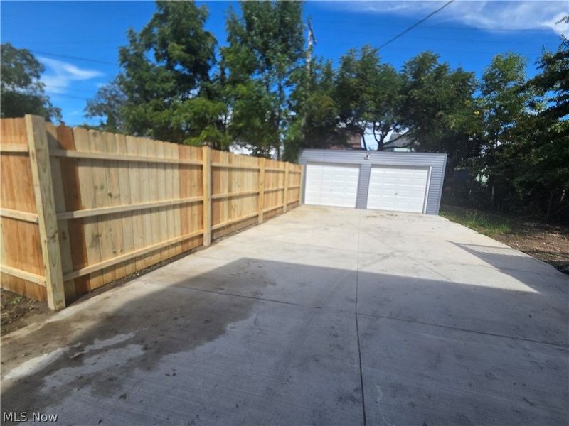 16811 Biltmore Avenue, Cleveland, OH 44128 Photo 37