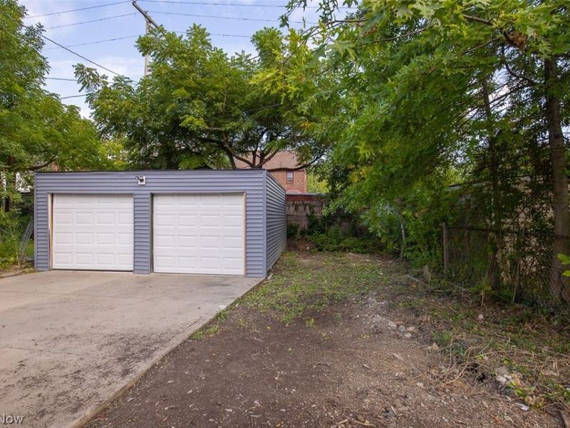 16811 Biltmore Avenue, Cleveland, OH 44128 Photo 37