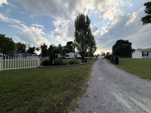 2727 Fleet Road , Adolphus, KY 42120