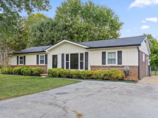 1389 Meadowood Drive, Hixson, TN 37343