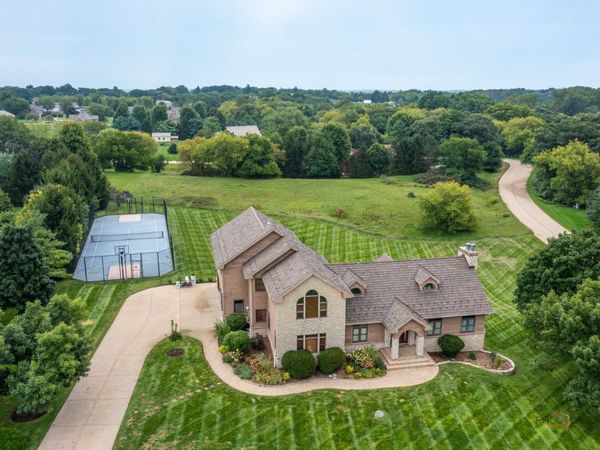 8208 Country Shire Lane , Spring Grove, IL 60081