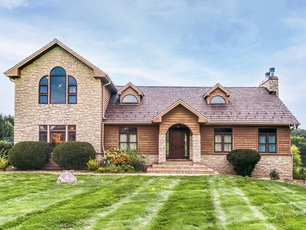 8208 Country Shire Lane , Spring Grove, IL 60081