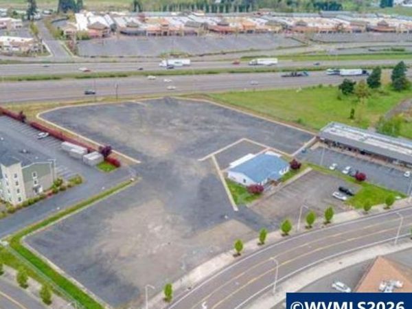 1241 Evergreen Rd, Woodburn, OR 97071