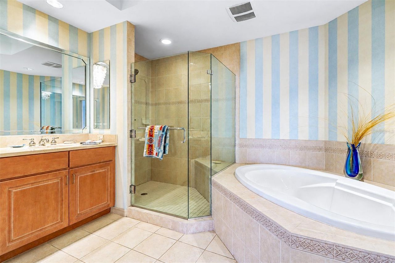 15208 Gulf Boulevard, Unit 404, Madeira Beach, FL 33708 Photo