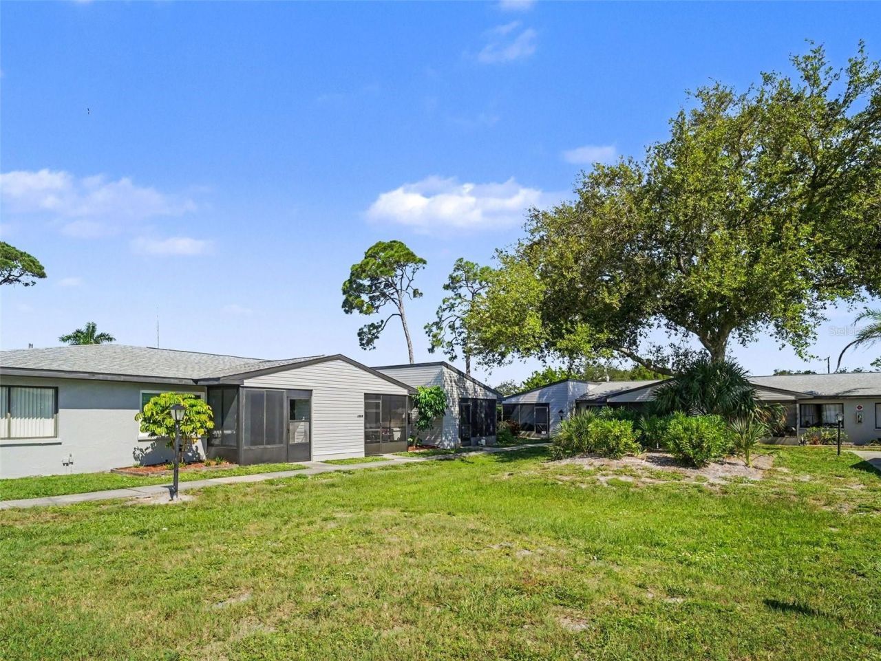 1117 68th Avenue Drive W, Bradenton, FL 34207 Photo