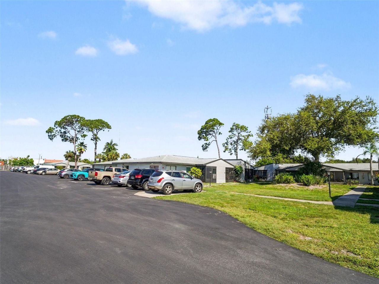 1117 68th Avenue Drive W, Bradenton, FL 34207 Photo
