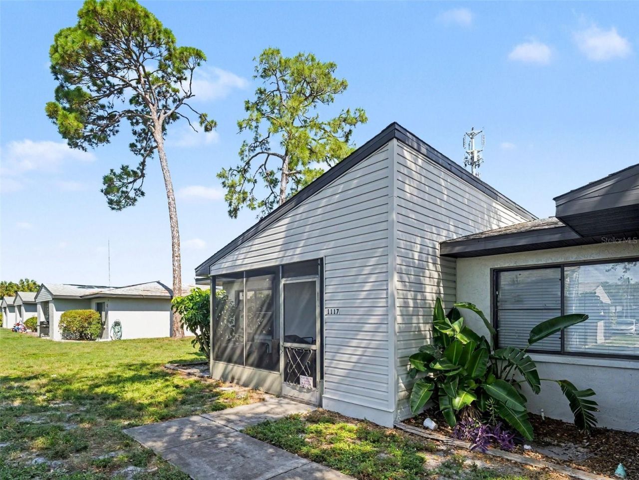 1117 68th Avenue Drive W, Bradenton, FL 34207 Photo