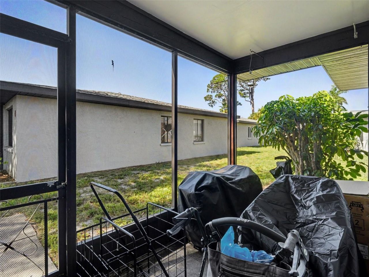 1117 68th Avenue Drive W, Bradenton, FL 34207 Photo