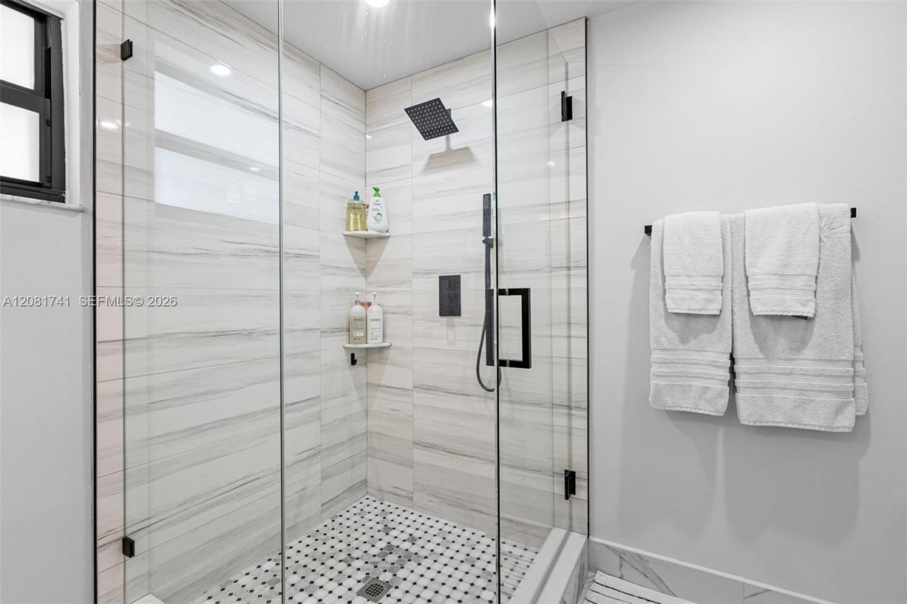 1699 W Fairway Rd , Pembroke Pines, FL 33026 Photo