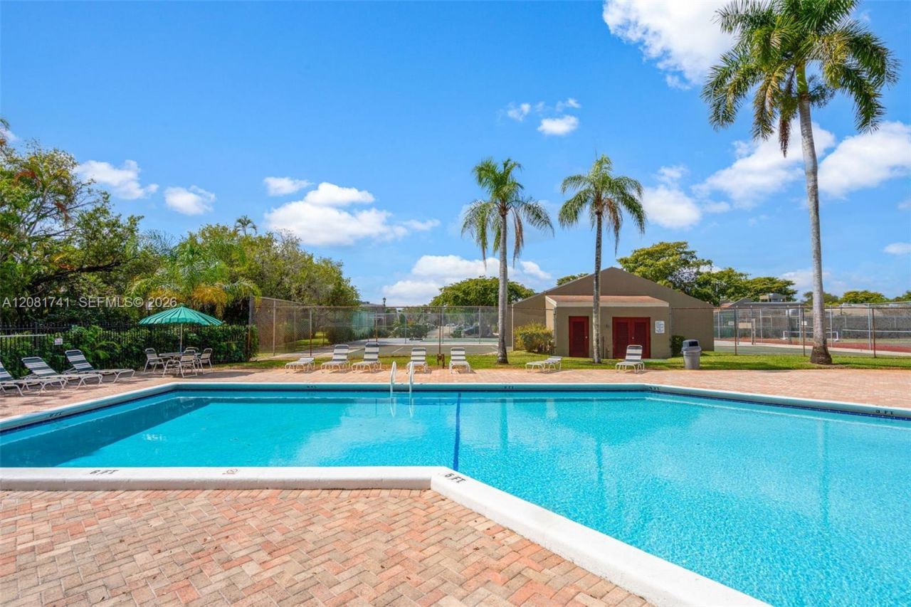 1699 W Fairway Rd , Pembroke Pines, FL 33026 Photo