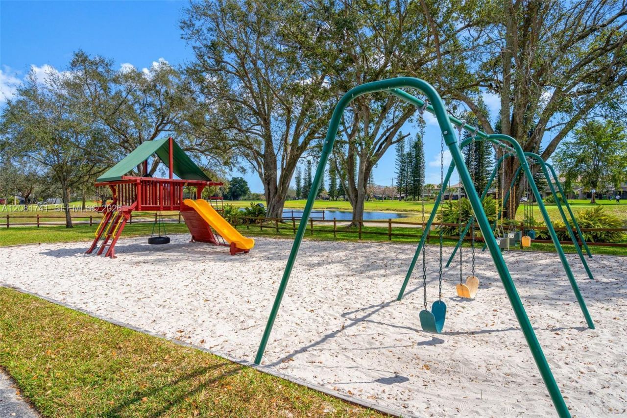 1699 W Fairway Rd , Pembroke Pines, FL 33026 Photo