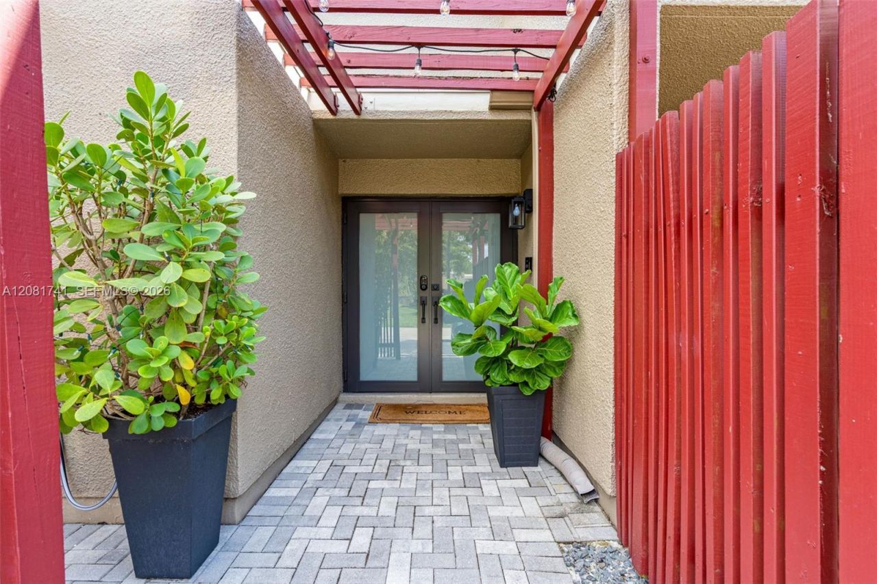 1699 W Fairway Rd , Pembroke Pines, FL 33026 Photo