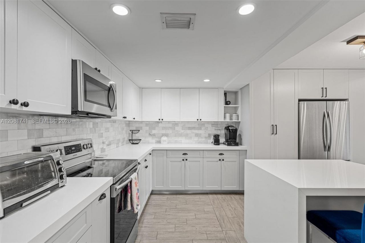 1699 W Fairway Rd , Pembroke Pines, FL 33026 Photo