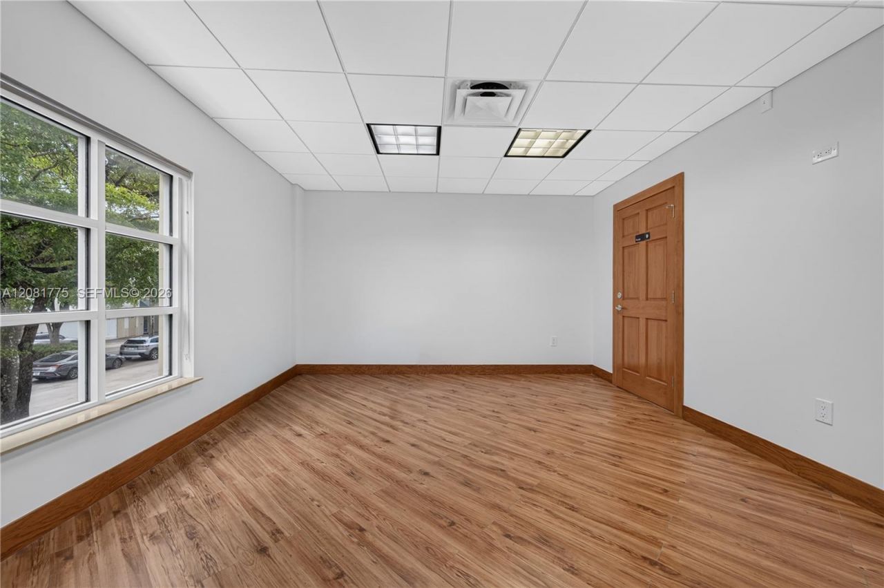 3042 NW 82nd Ave, Doral, FL 33122 Photo