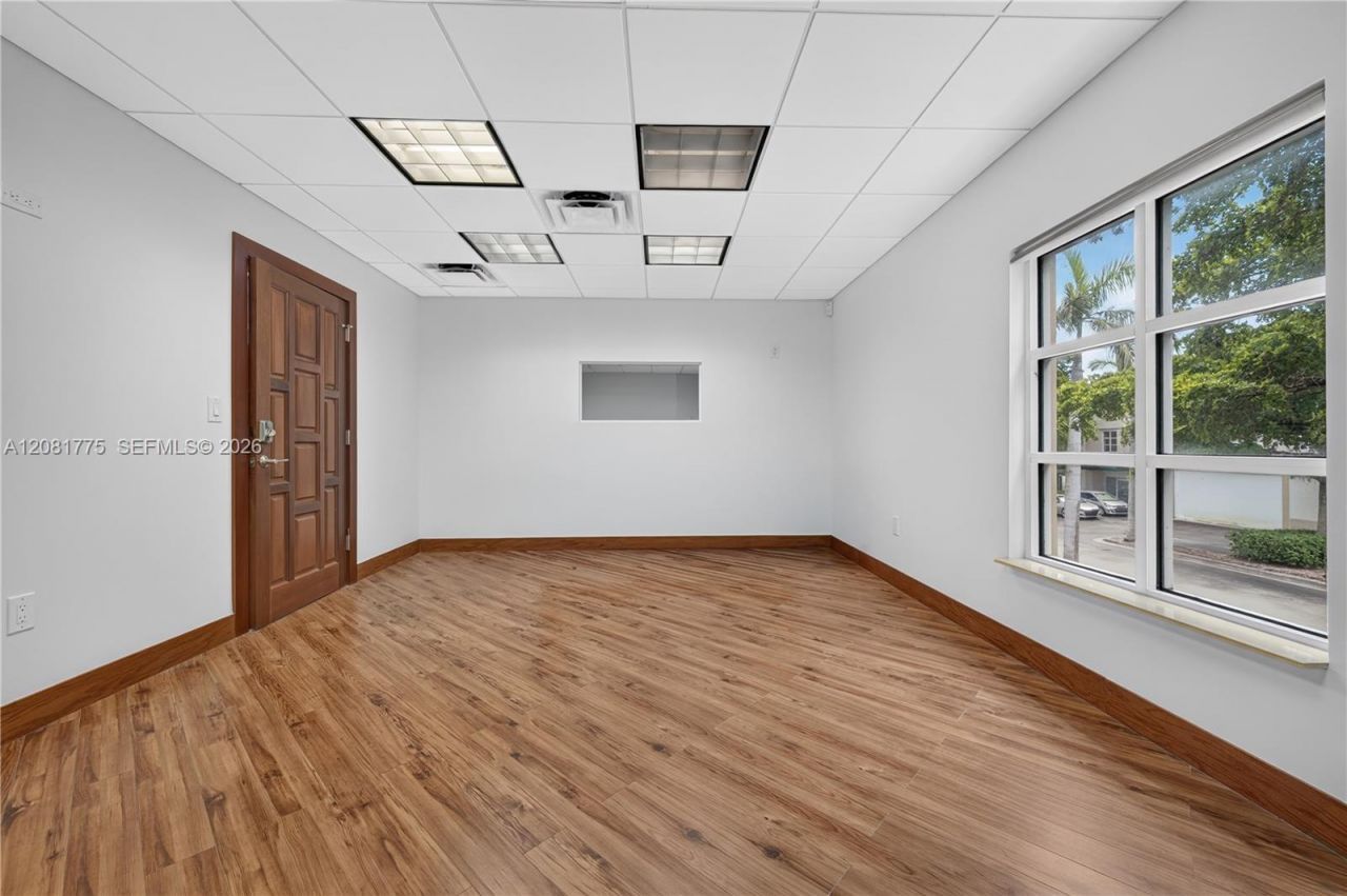 3042 NW 82nd Ave, Doral, FL 33122 Photo