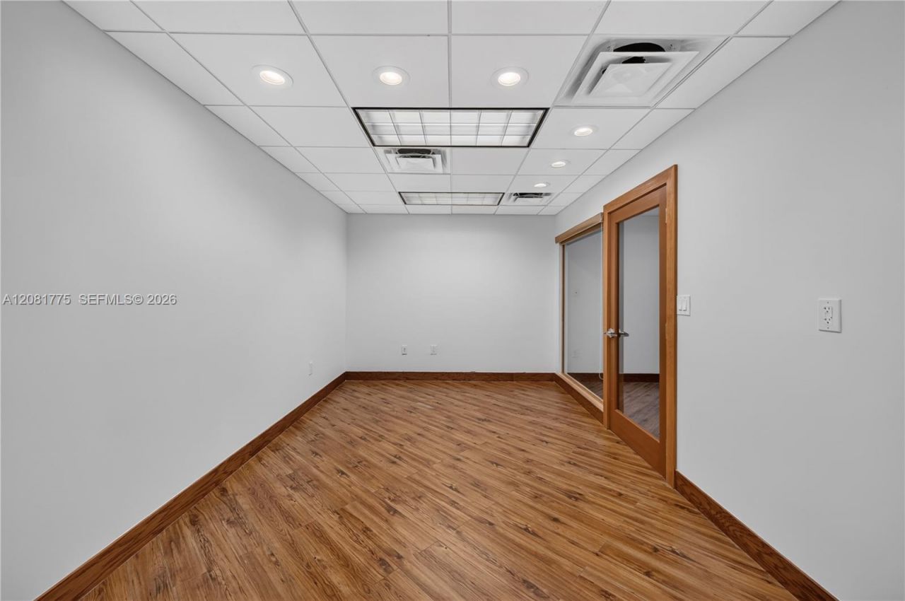 3042 NW 82nd Ave, Doral, FL 33122 Photo
