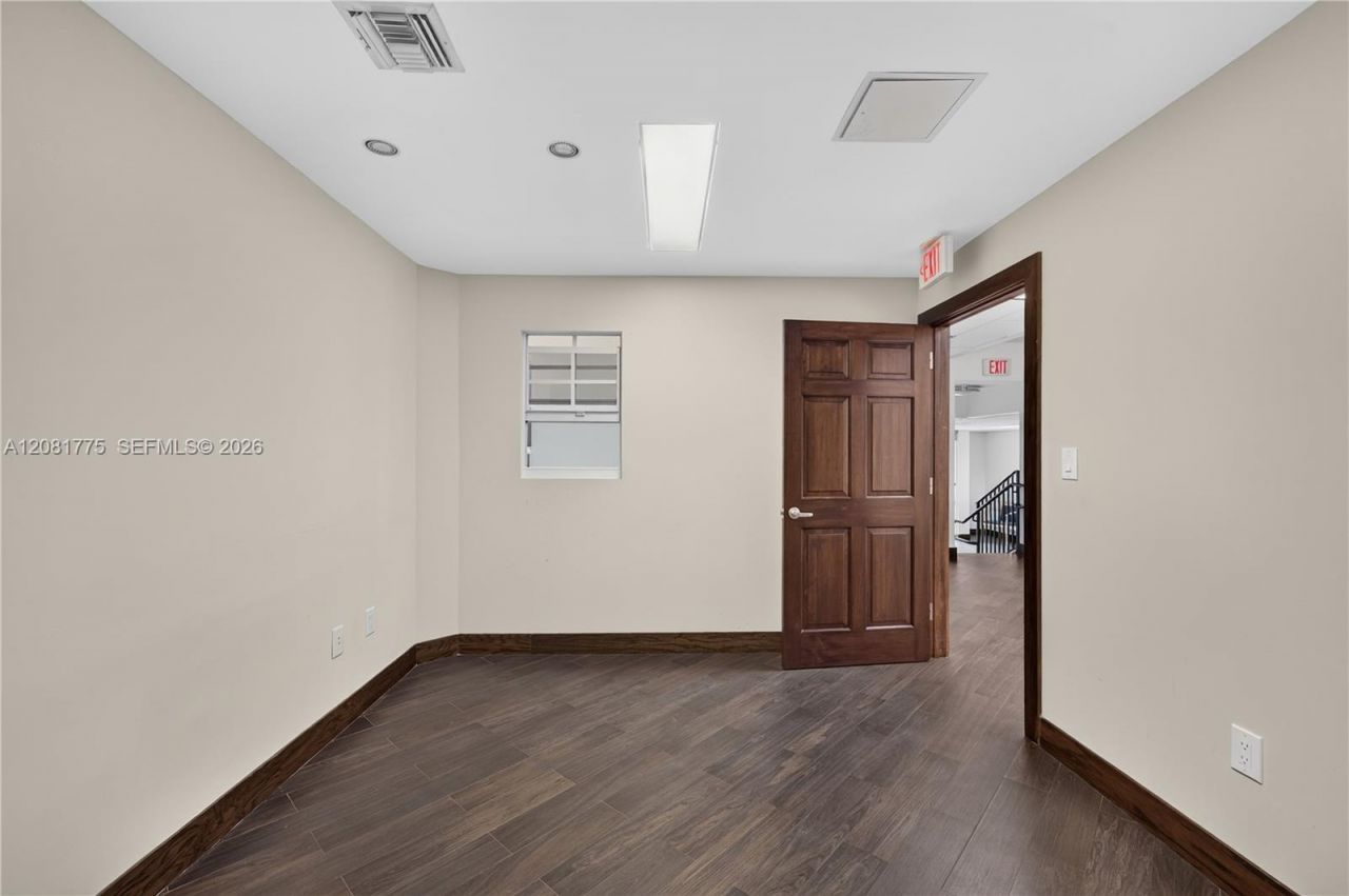 3042 NW 82nd Ave, Doral, FL 33122 Photo