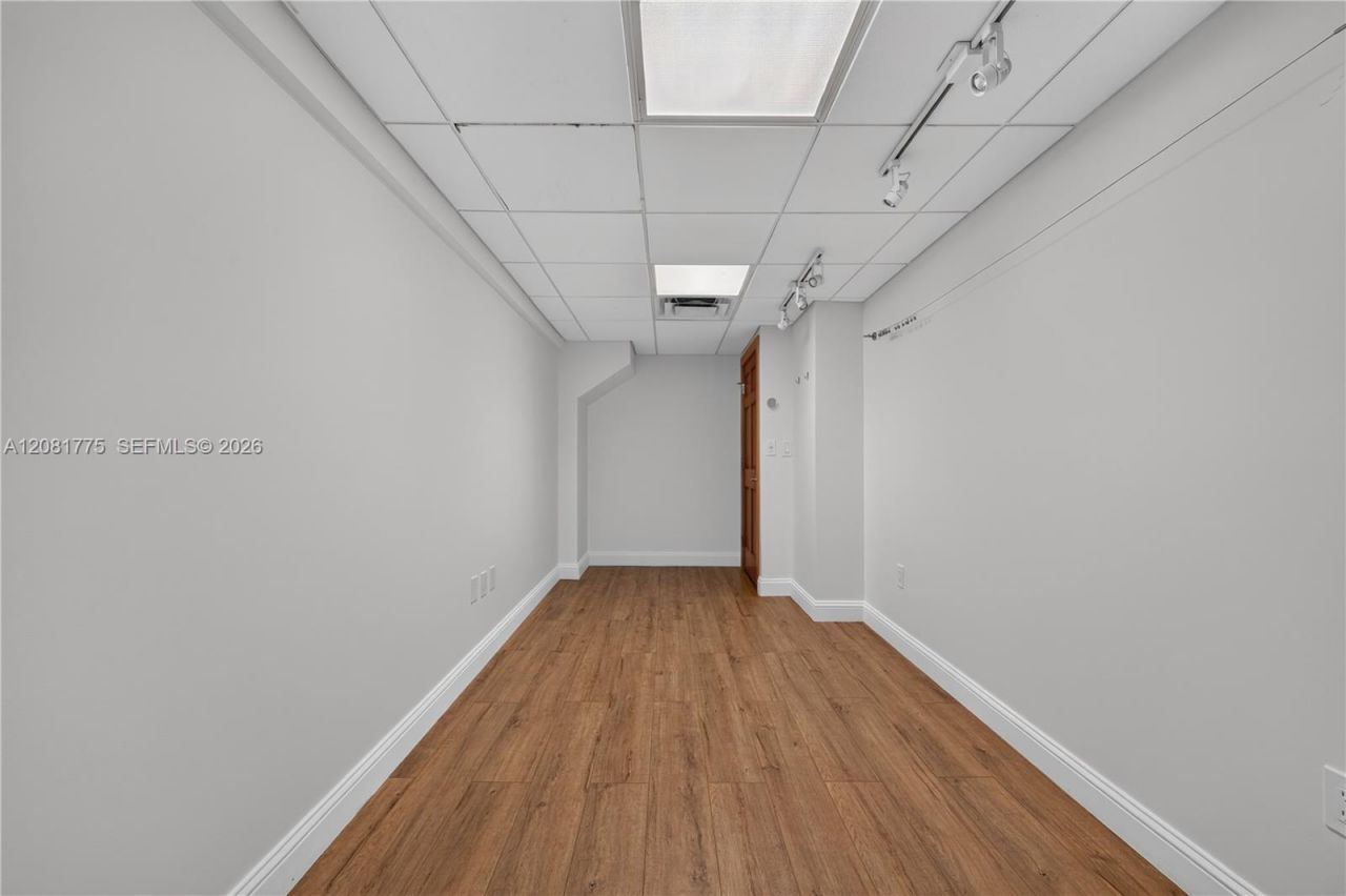 3042 NW 82nd Ave, Doral, FL 33122 Photo