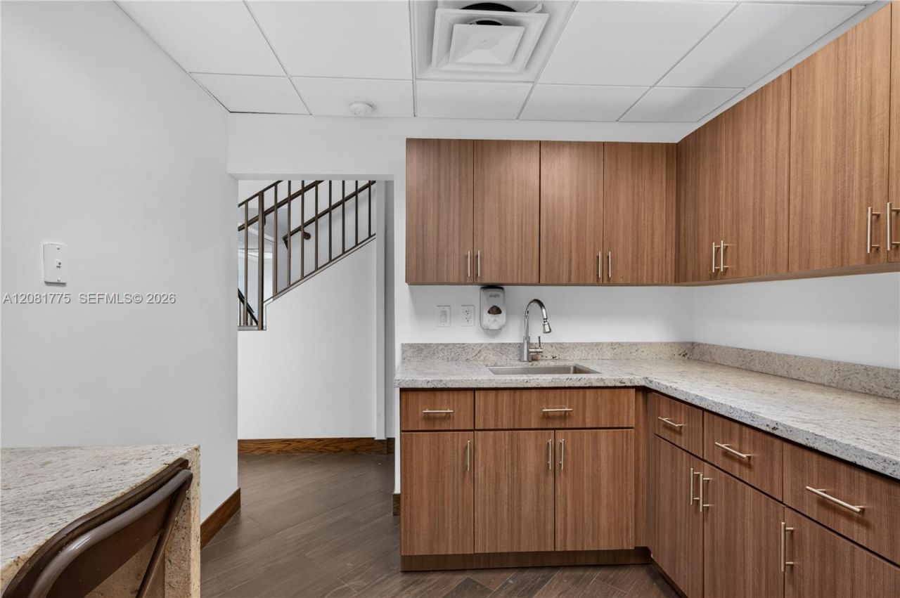 3042 NW 82nd Ave, Doral, FL 33122 Photo
