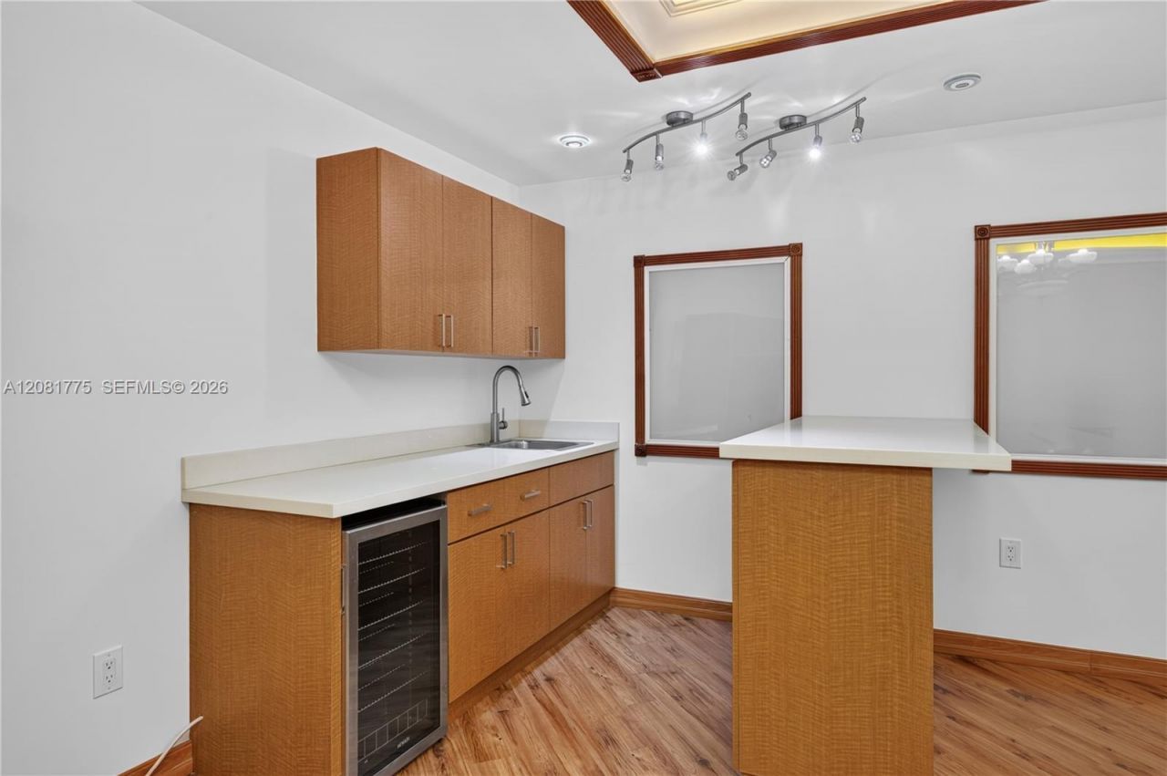 3042 NW 82nd Ave, Doral, FL 33122 Photo