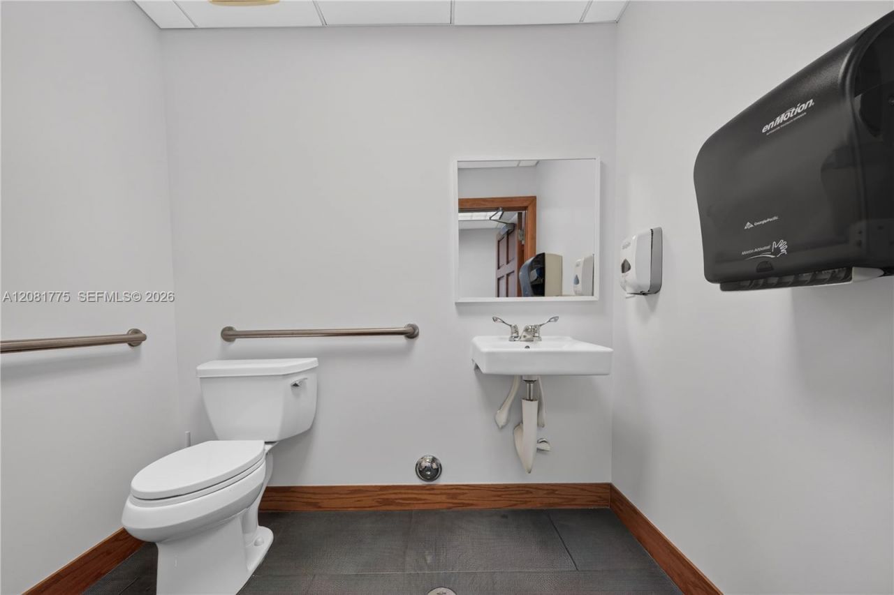 3042 NW 82nd Ave, Doral, FL 33122 Photo