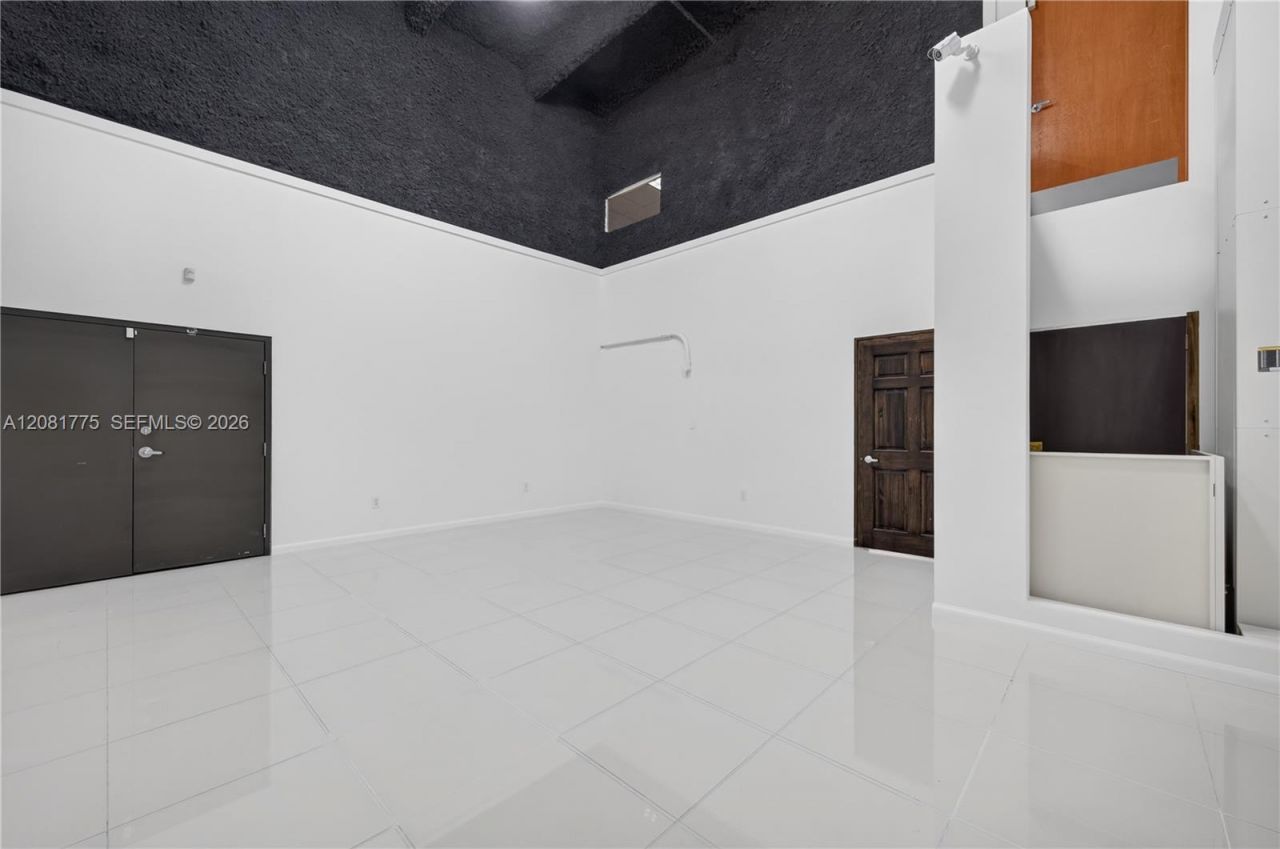 3042 NW 82nd Ave, Doral, FL 33122 Photo