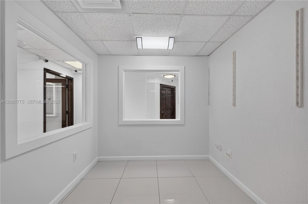 3042 NW 82nd Ave, Doral, FL 33122 Photo